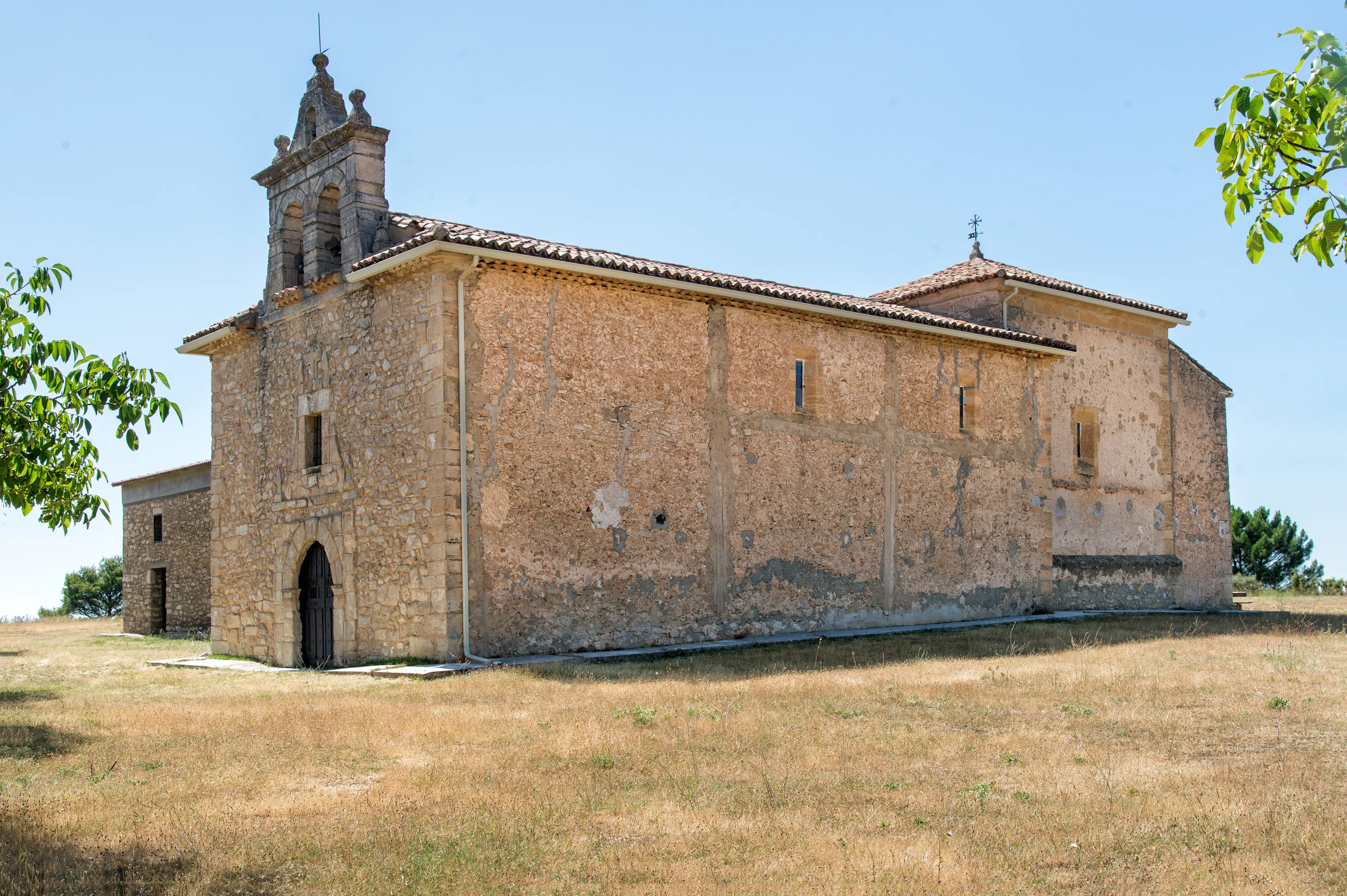 Vista lateral de la Ermita